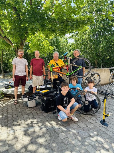 Besuch bei der Fahrradreparatur-AG